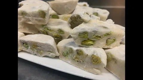 تصویر 3 از گز مغر پسته ساختار یکدست سفید